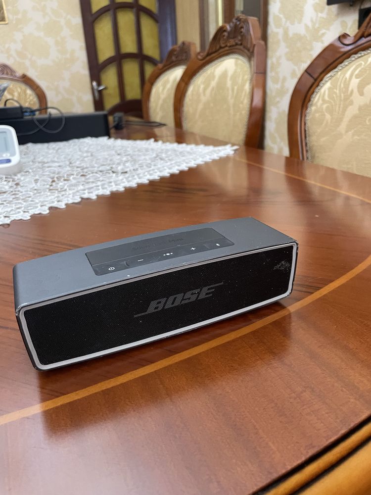 Bose soundlink mini ser 2., 2 ( две шт) 2. Зарядных блока, 2 провода