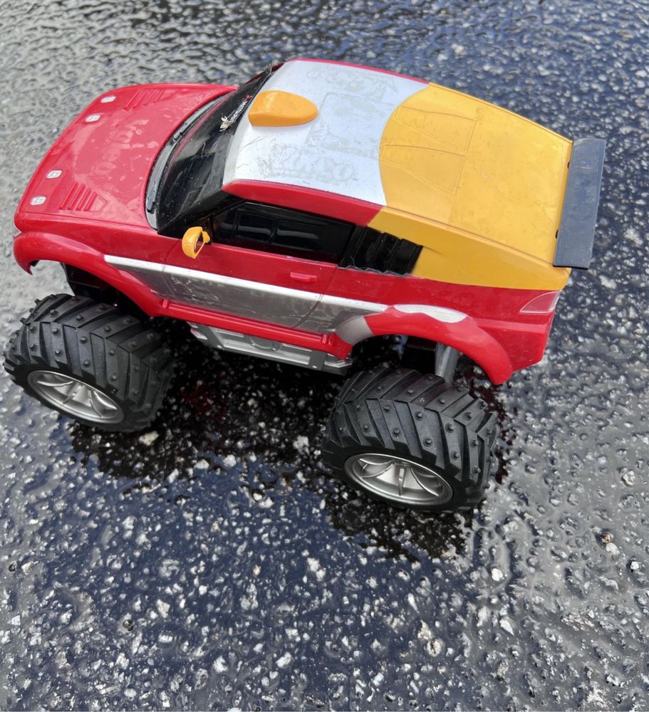 Jeep em bom estado para criança brincar