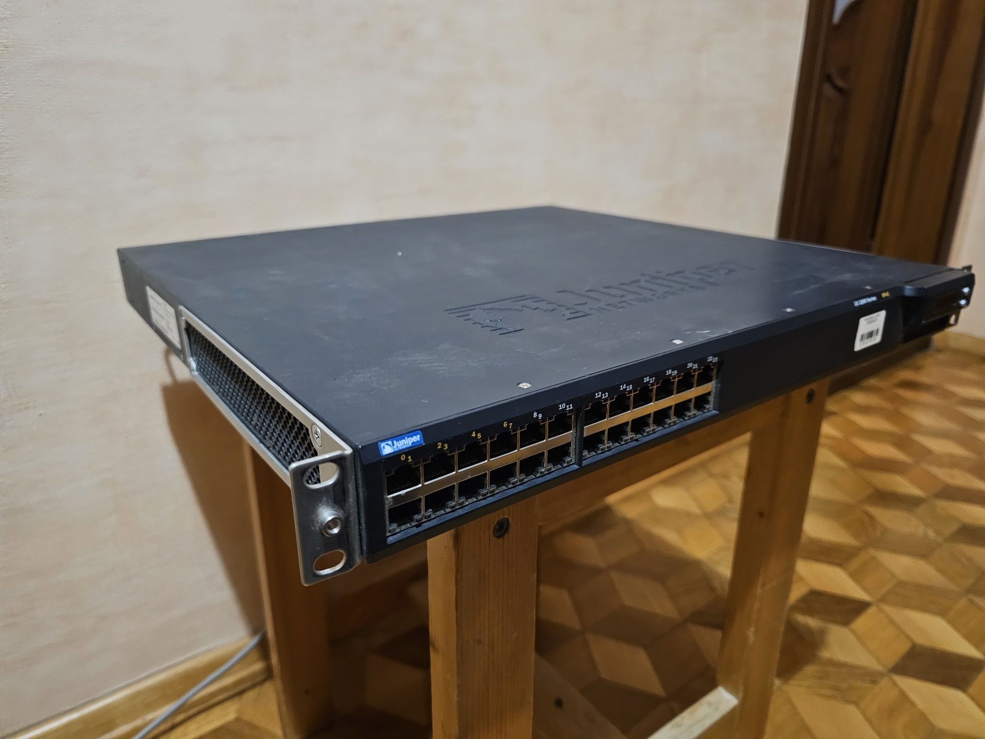 Комутатор гигабитный Juniper EX3200-24T 8 POE