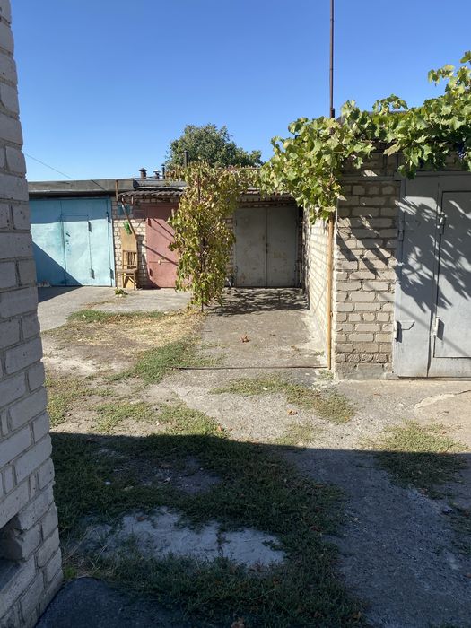 Гараж напротив дома Парковая 10