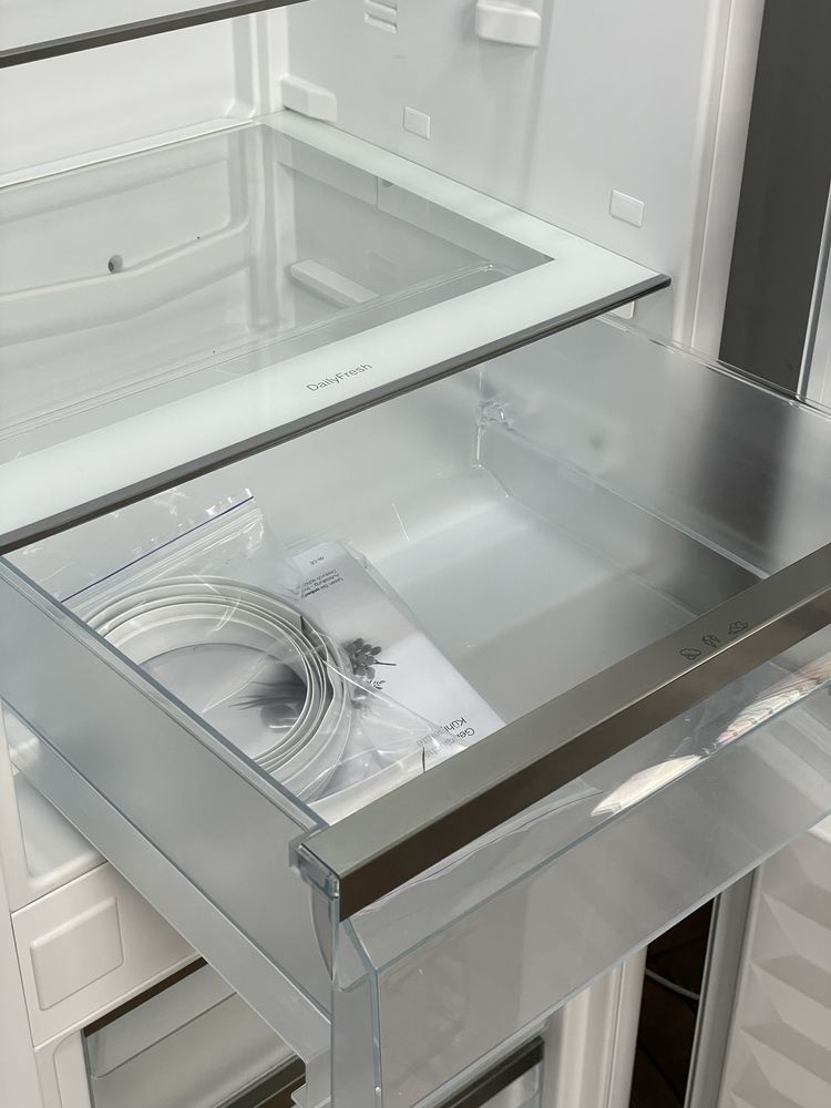 Premium Вбудований холодильник Miele KFN 7734