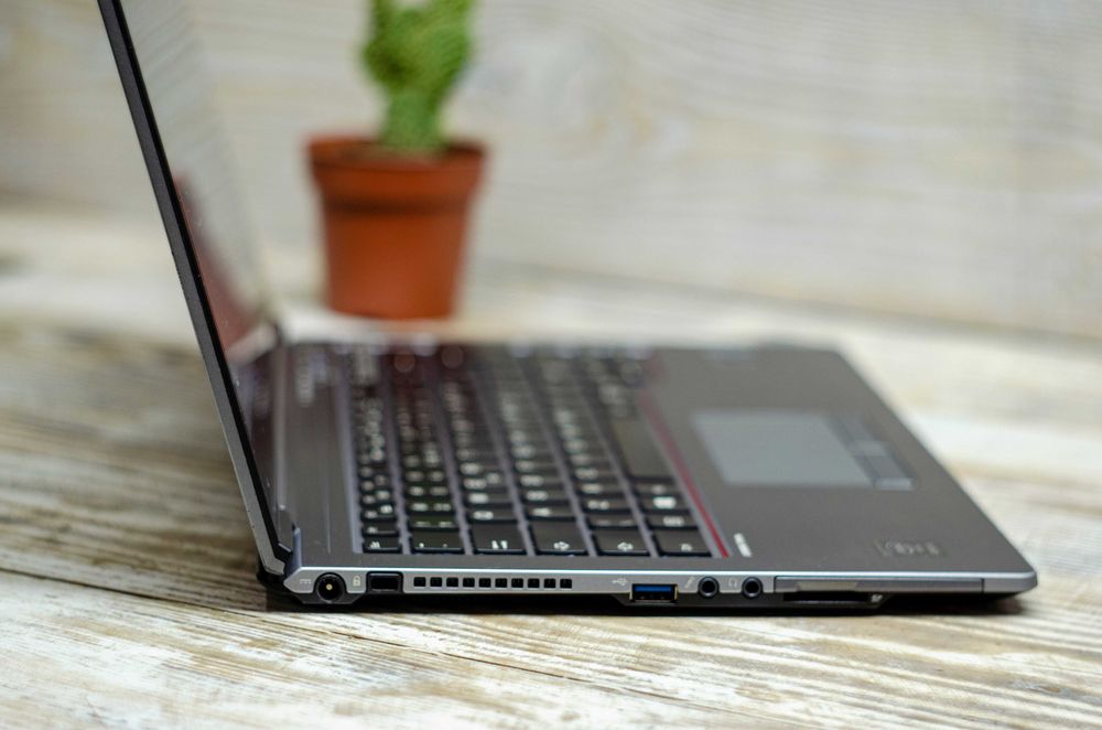 Сенсорный Fujitsu LifeBook U745 i5-5300U 2.9Ghz/DDR3 6Gb/SSD 120Gb/14'