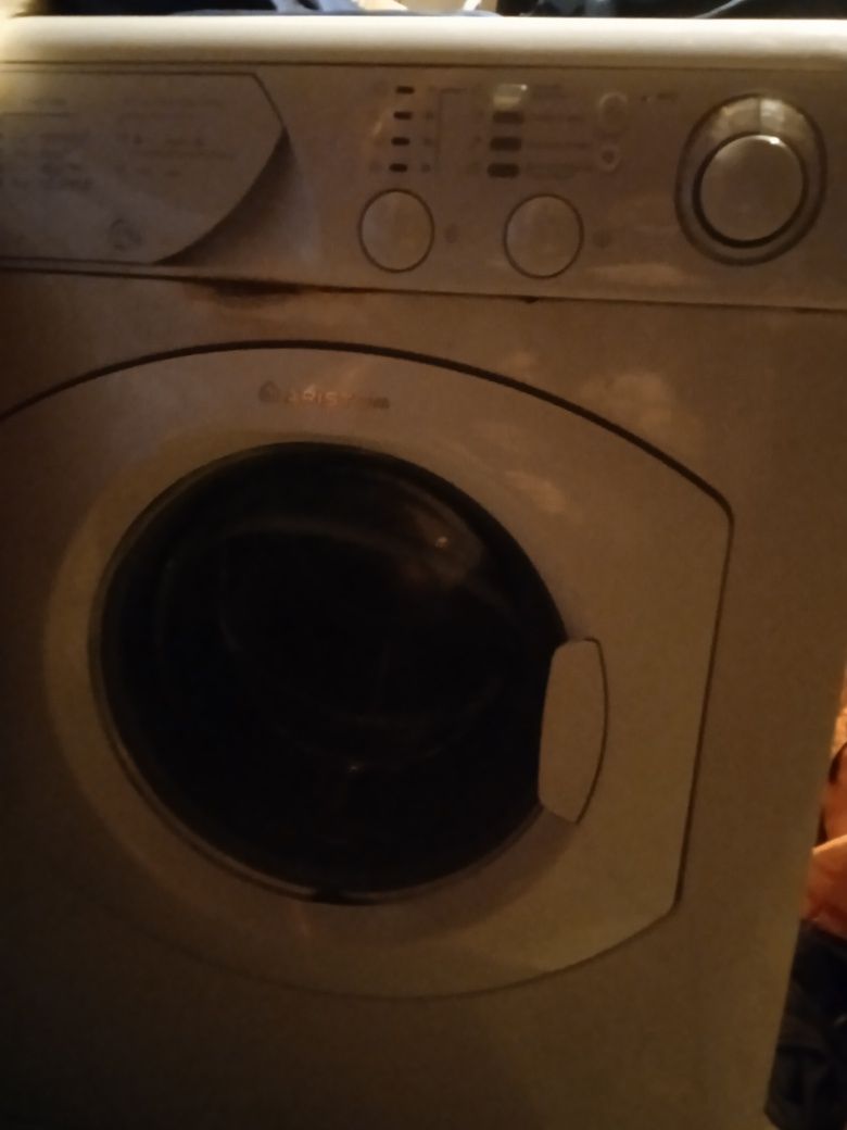 продаю  стиральные машинки indesit wisl 105x