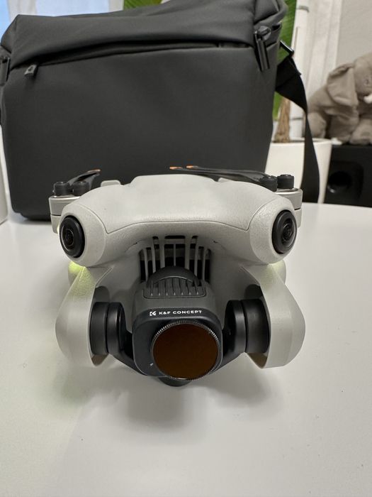 Mini 4 Pro, jak nowy, baterie 2 i 7 cykli, care do sierpnia, filtry