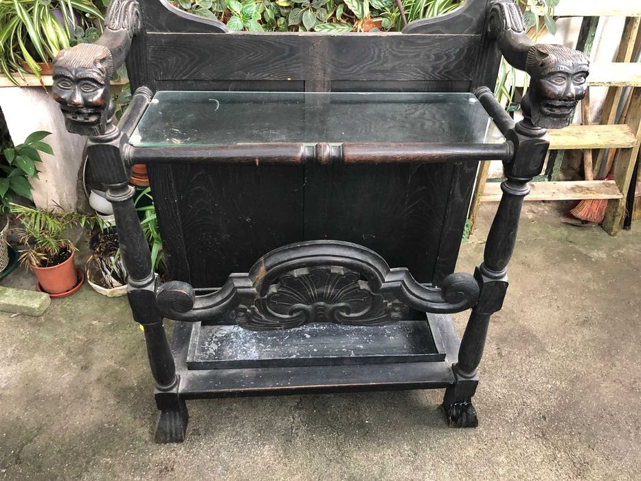 Móvel Pau Preto trabalhado