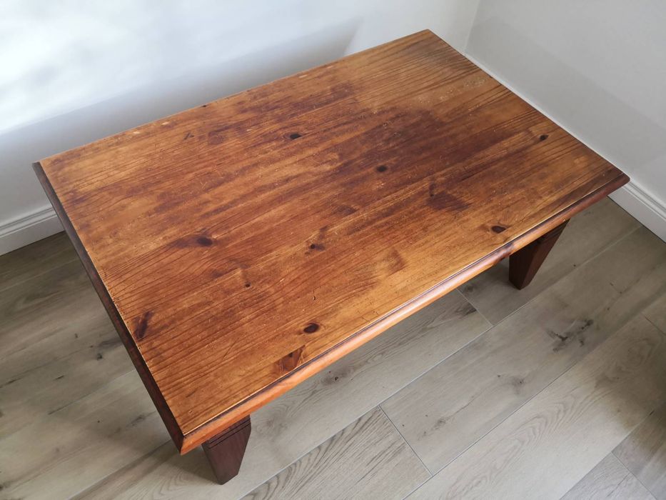 Drewniany stolik kawowy