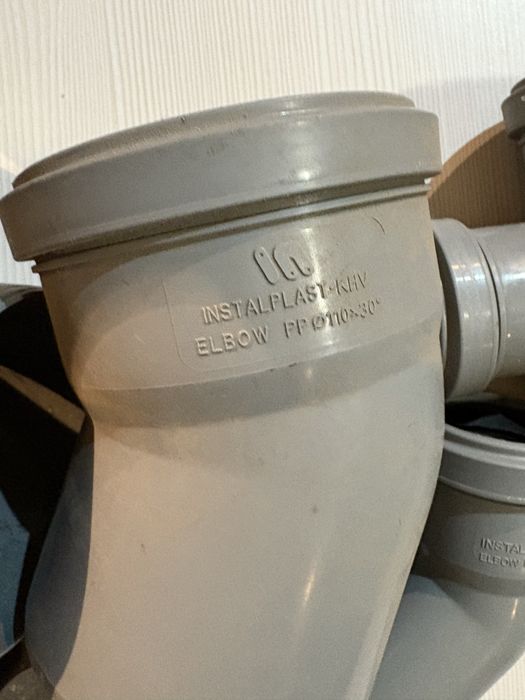 Сантехніка коліна.