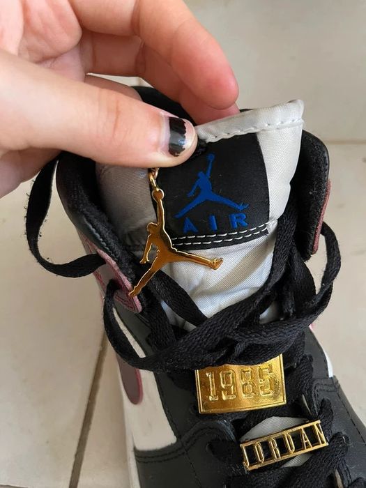 Nike Air Jordan 1 Mid SE Gold Pendants