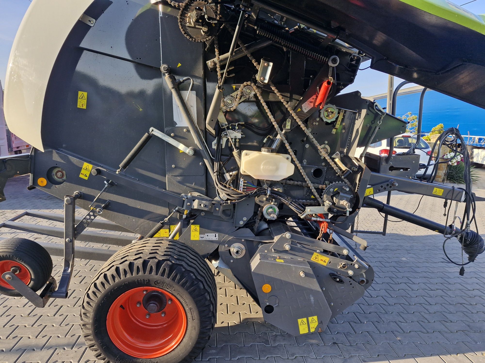 Prasą rolująca Claas Variant 380 z 2013 roku Siatka Sznurek Rotor