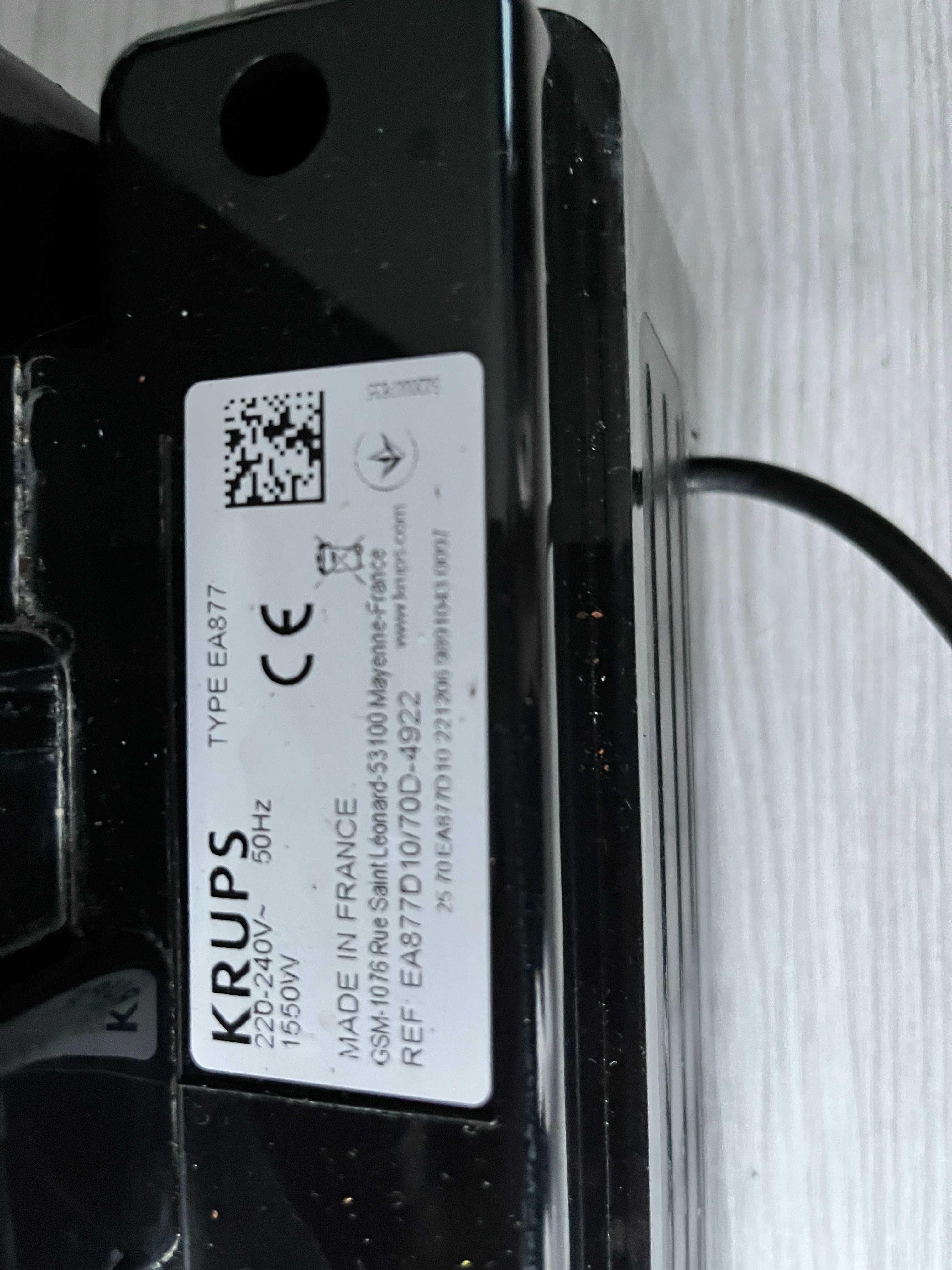 Ekspres do kawy premium KRUPS EA877+ KARAFKA