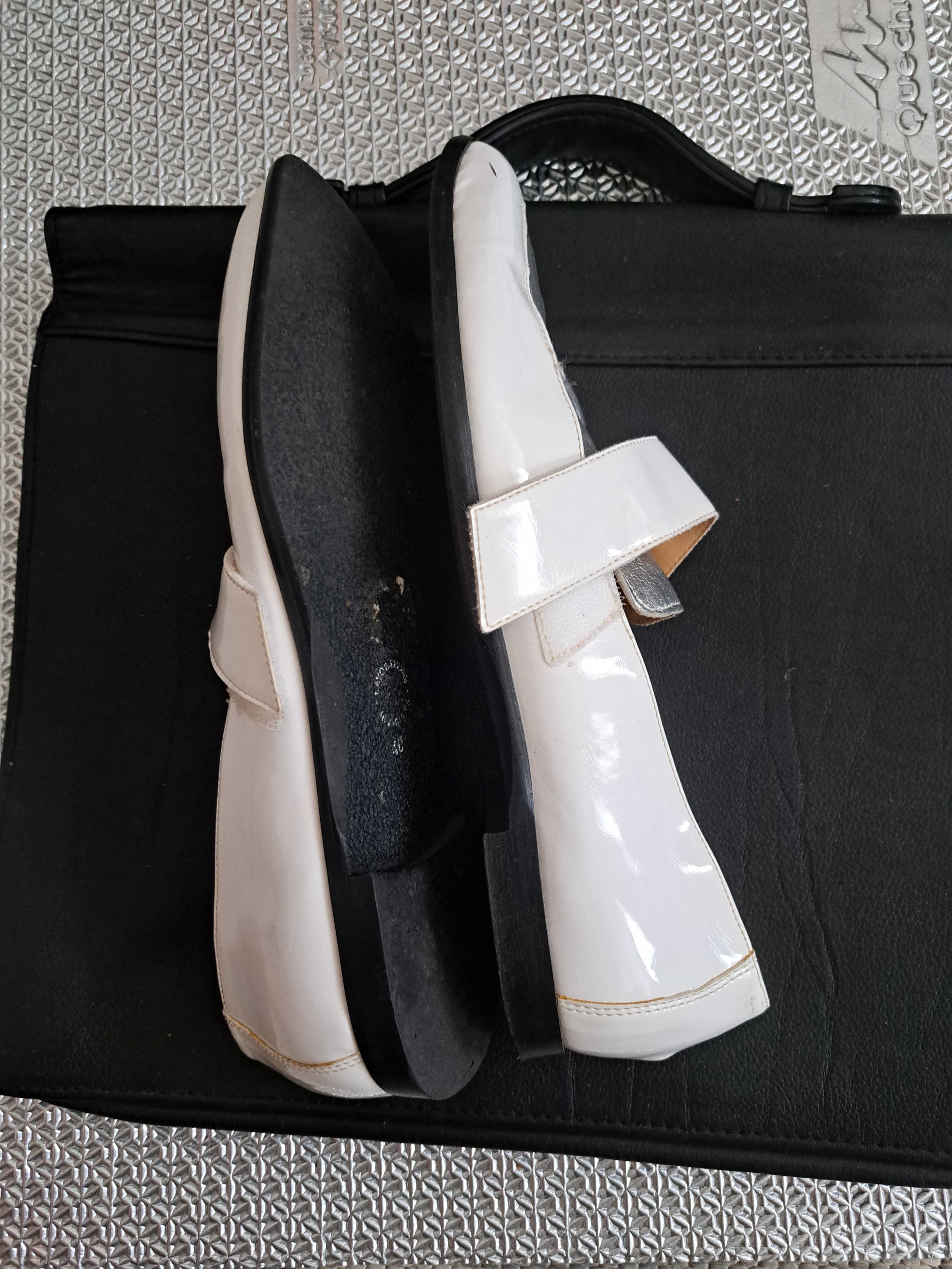Buty biale srebrne 39 John Lewis