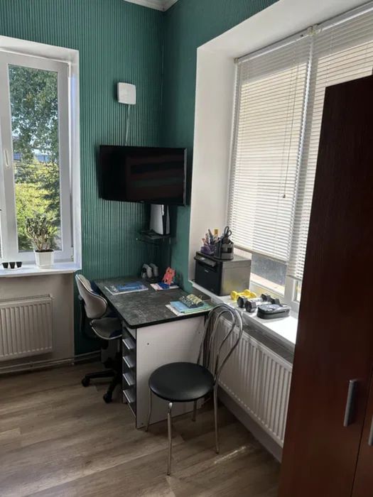 Продам трикімнатну квартиру на Миколаївці.