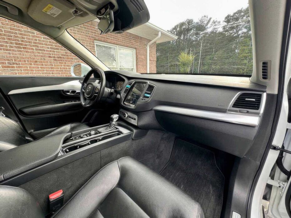 Volvo XC90 T5 Momentum      2018