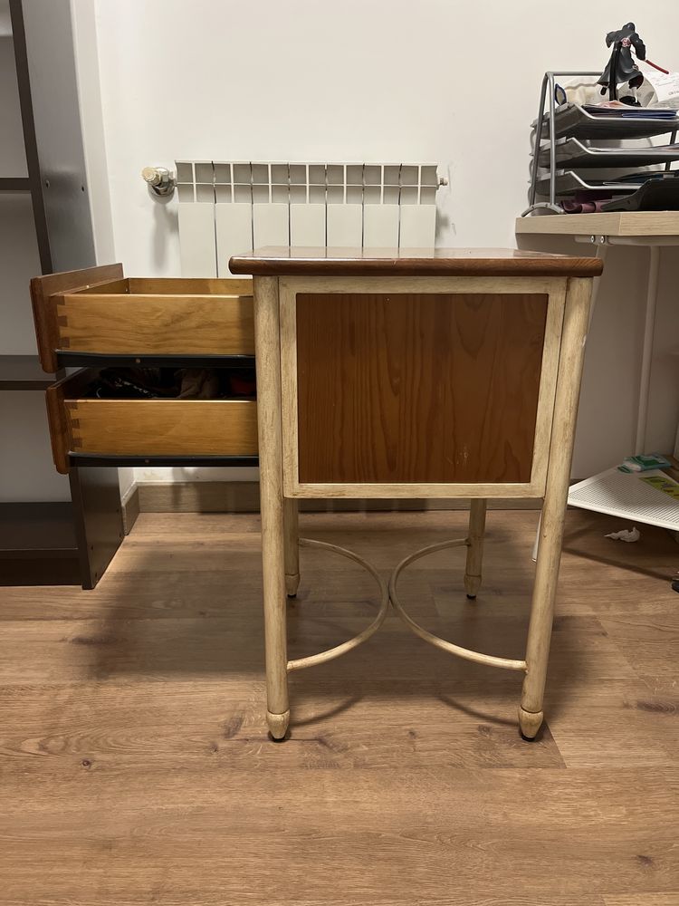 Mesa de cabeceira