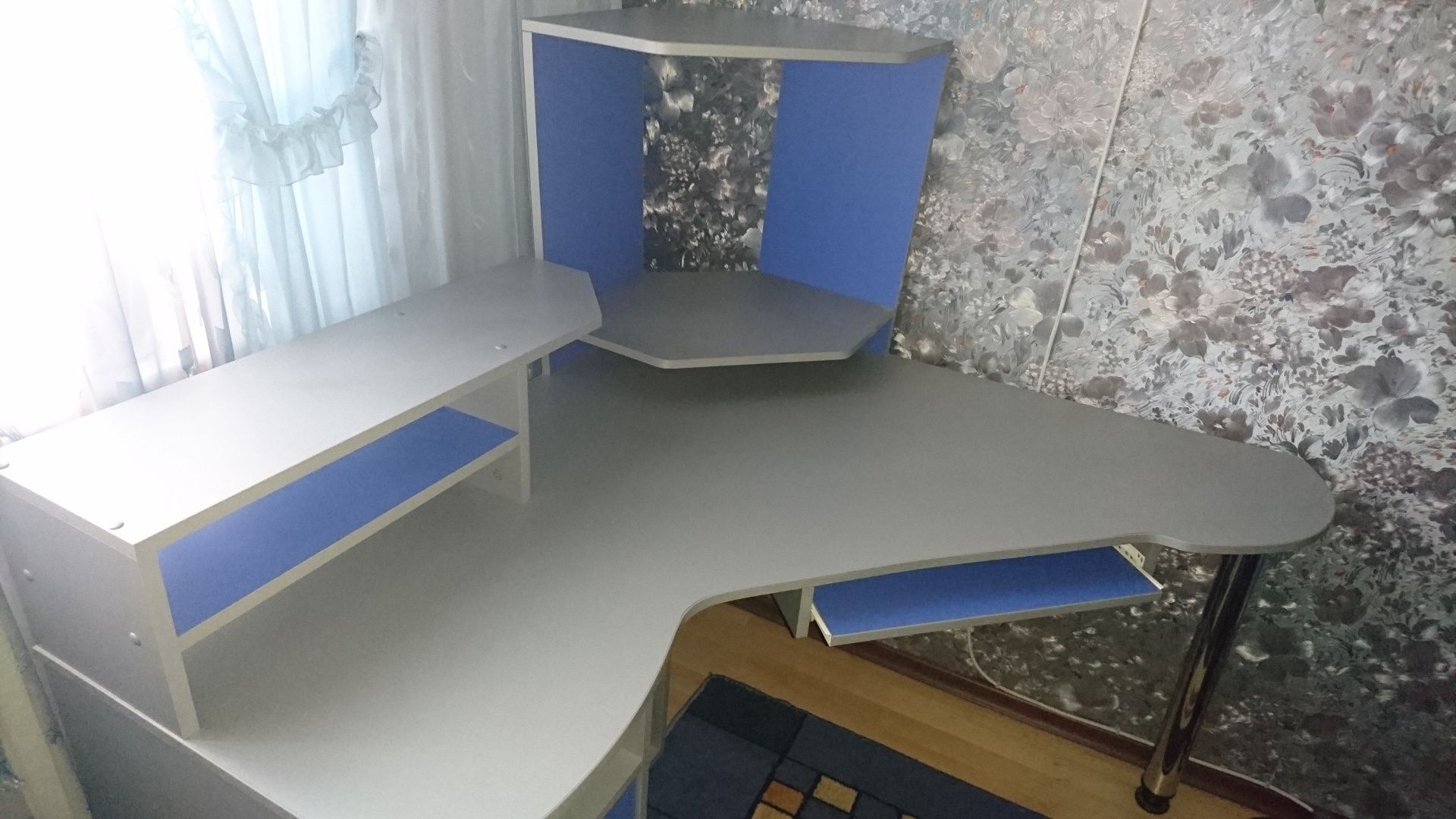 Детский компьютерный письменный стол
