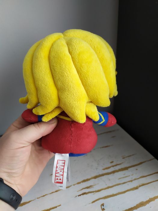 Kapitan Marvel maskotka pluszak przytulanka