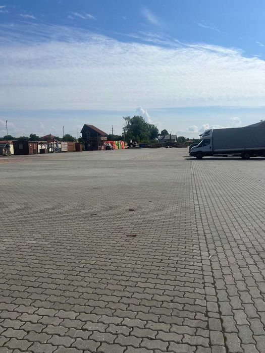 Майданчик 40грн/м² до 10000 м².  При трасі Львів-Шегині, поруч митниця