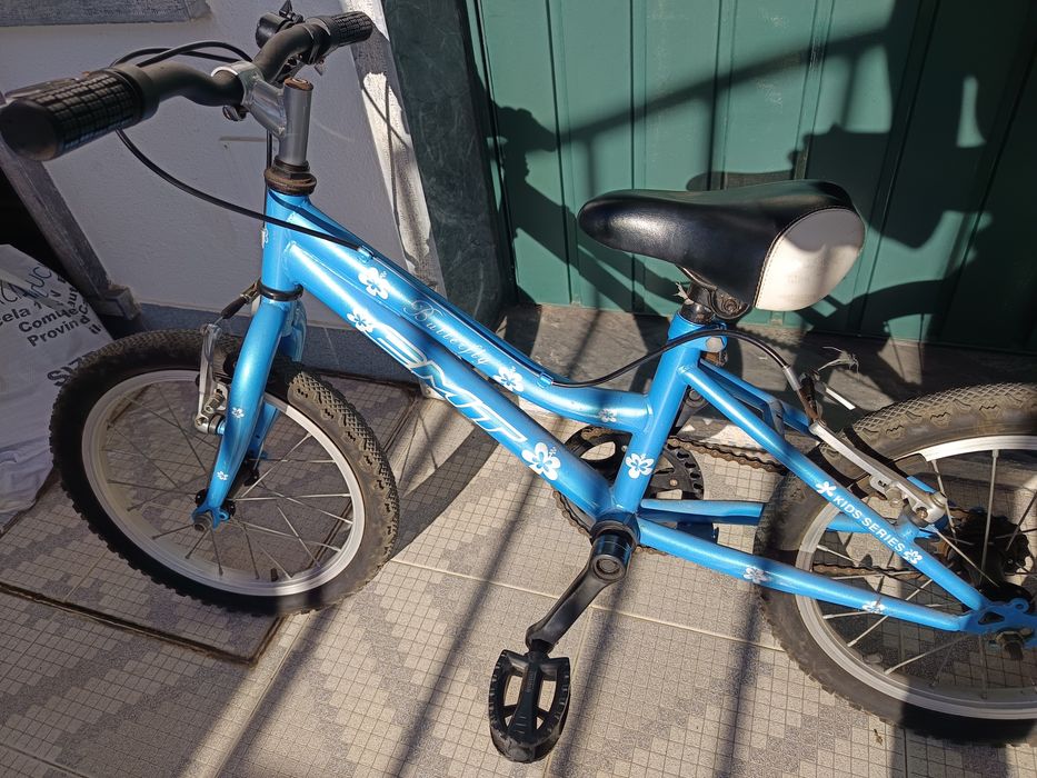 Bicicleta criança com rodas