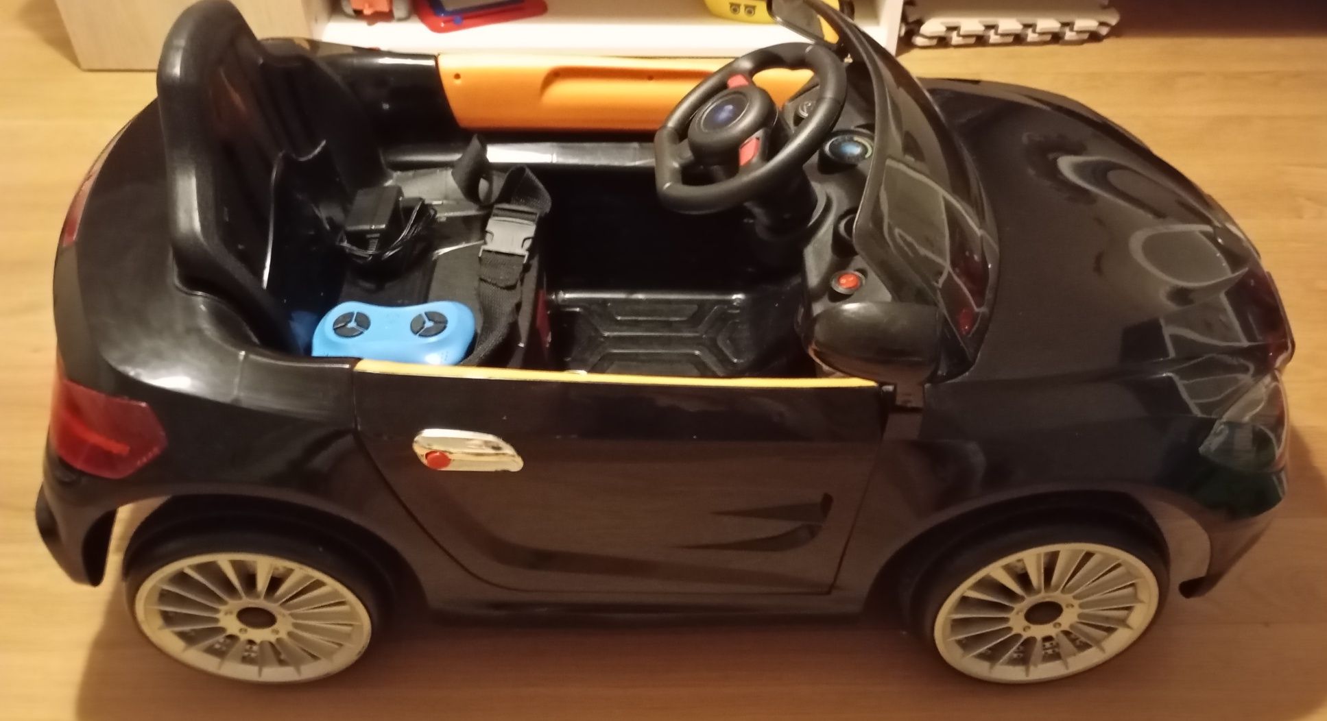 Carro a bateria com comando