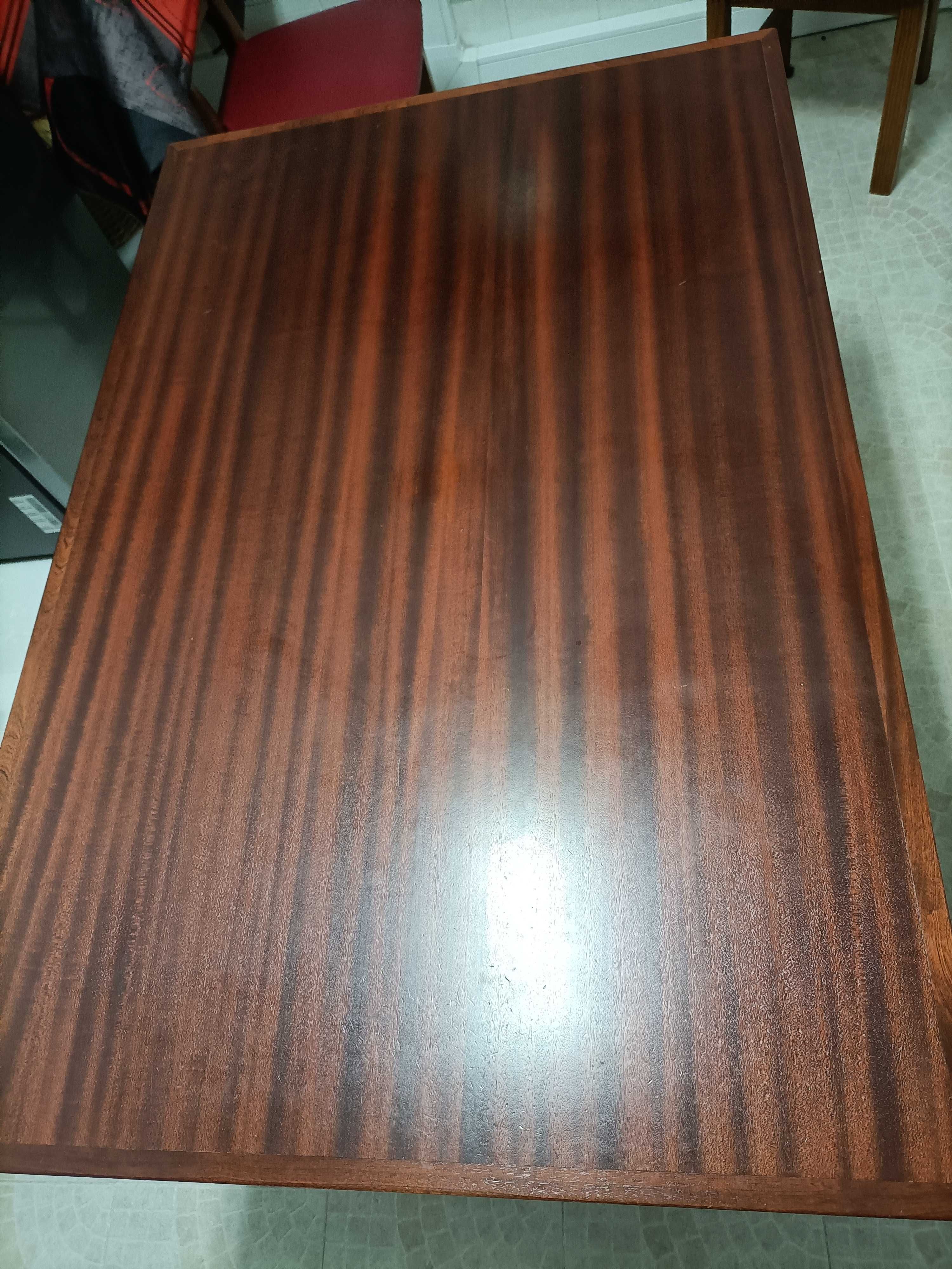 Mesa de madeira maciça em excelente estado 80€€