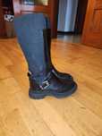 Botas pretas cano alto