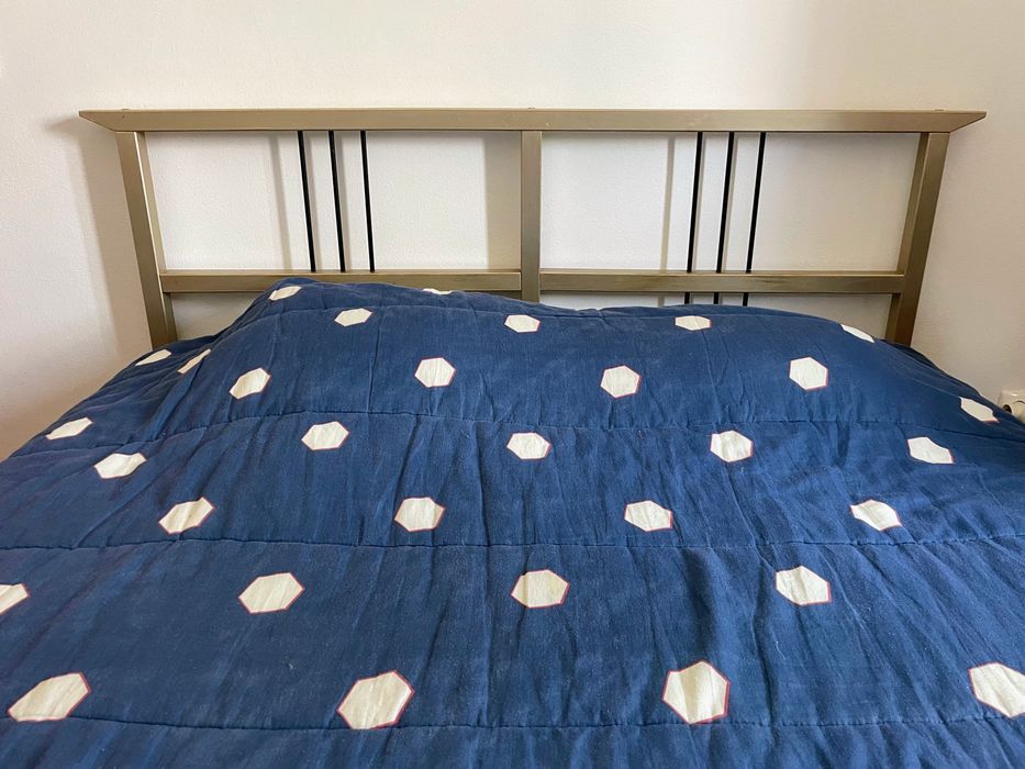 Conjunto cama, colchão (IKEA - 2,1mx1, 7m) e 2 mesas cabeceira