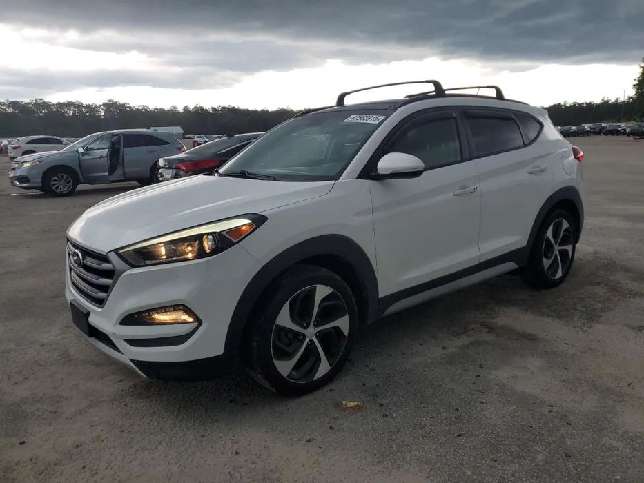 Hyundai Tucson 1.6 benzyna turbo 175KM 4X4 wersja LIMITED , mała szkoda