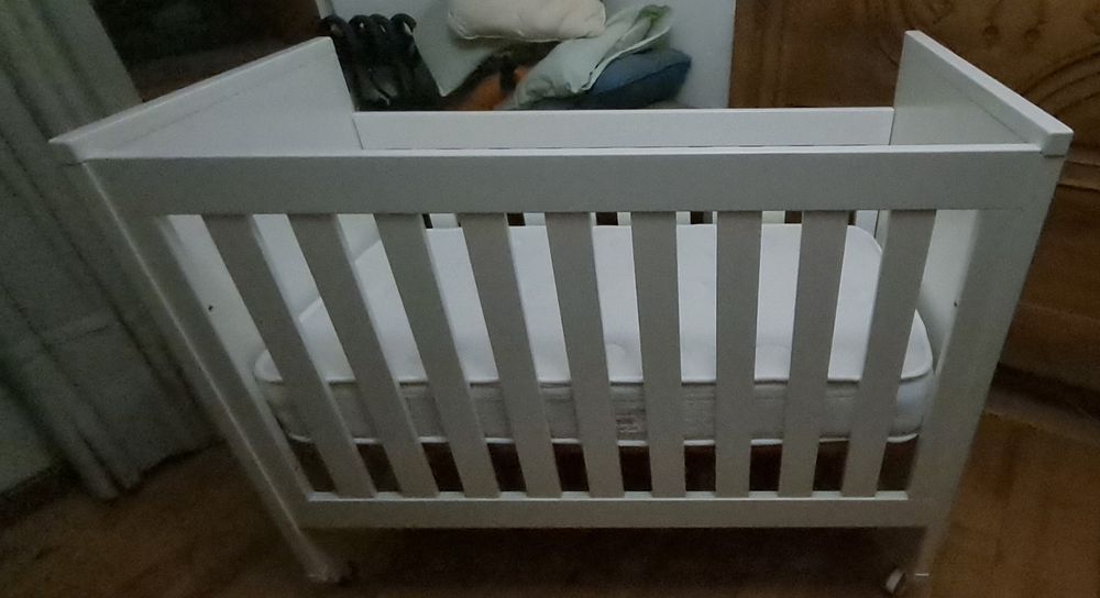 Cama bébé com colchão