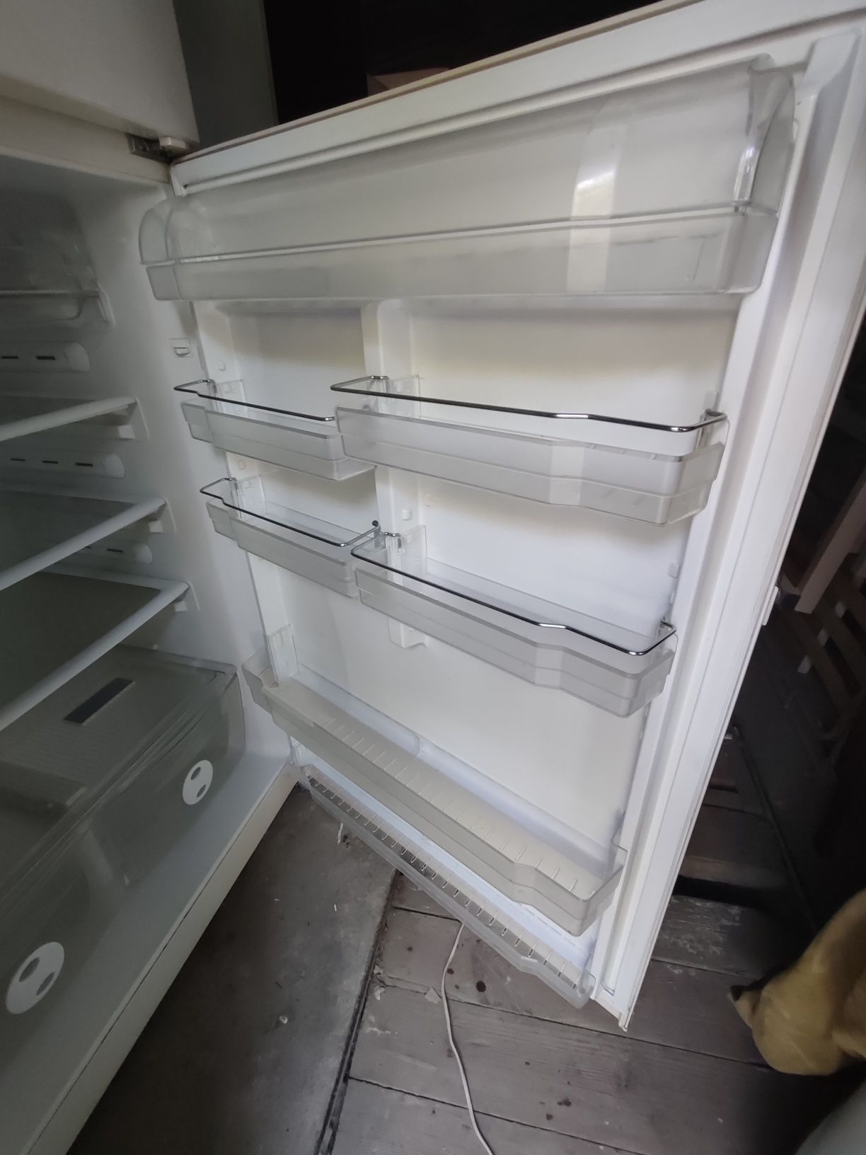Великий холодильник VestFrost в дуже гарному робочому стані