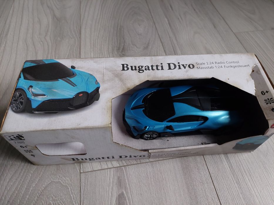 CMJ RC Cars Bugatti Divo Blue Remote control Radio Car 1:24 Officially