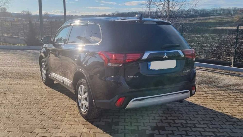 Продам чорний Mitsubishi Outlander - відмінний стан, з салону