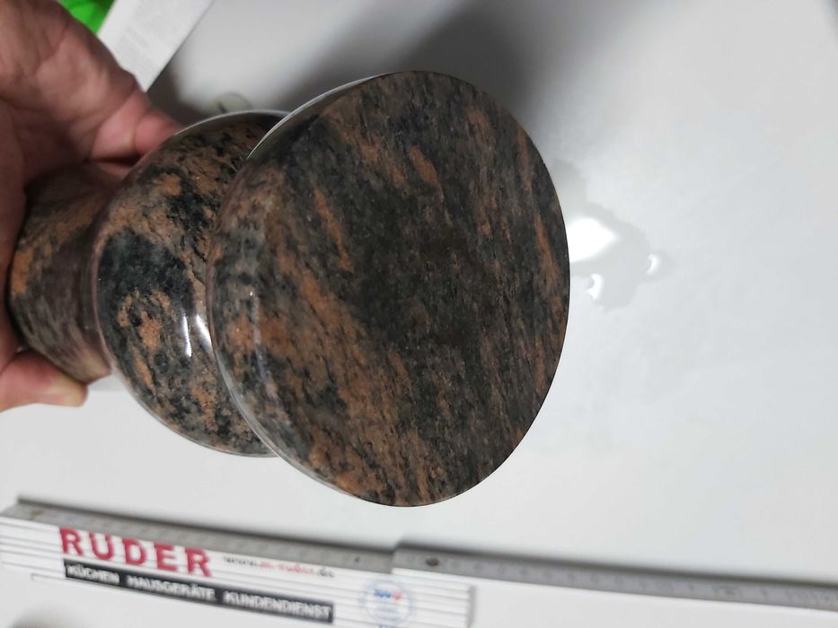 Wazon granitowy, wysokość 18 cm