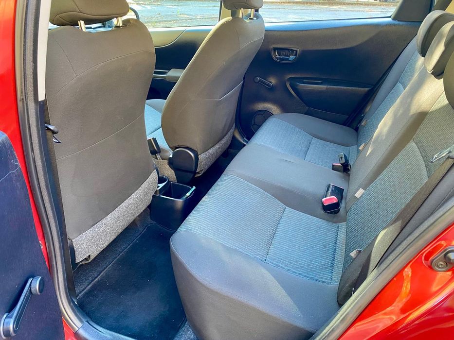 Toyota Yaris bordeaux