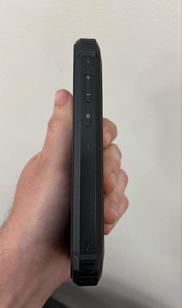 Смартфон протиударний Sigma X-treme PQ38