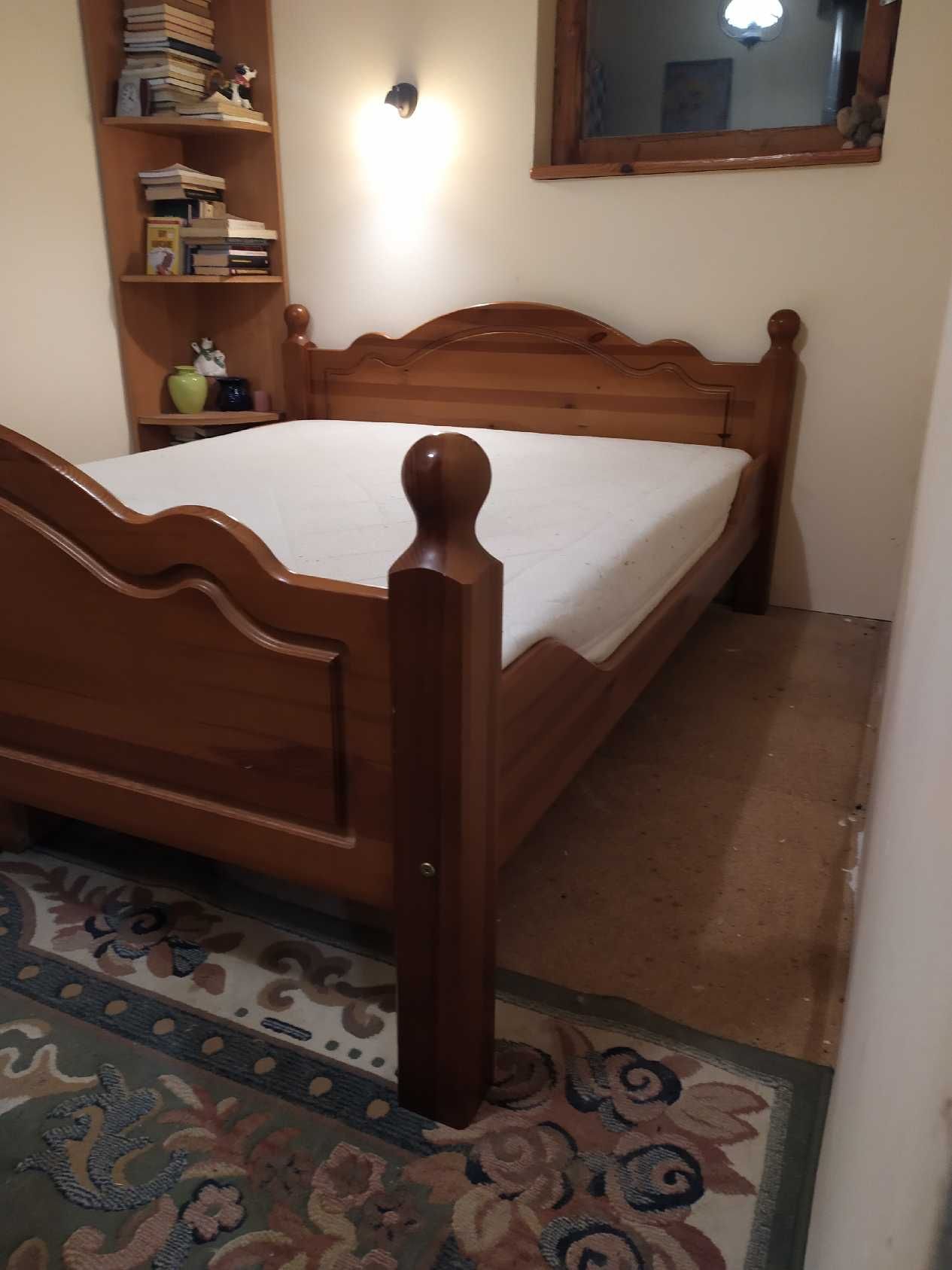 Łóżko drewniane na sprzedaż