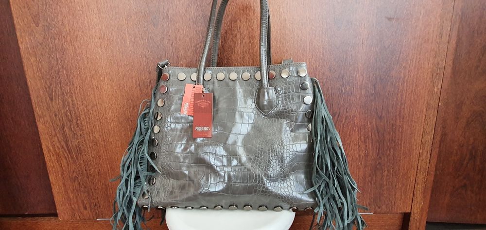 Carteira Nova cinzenta.