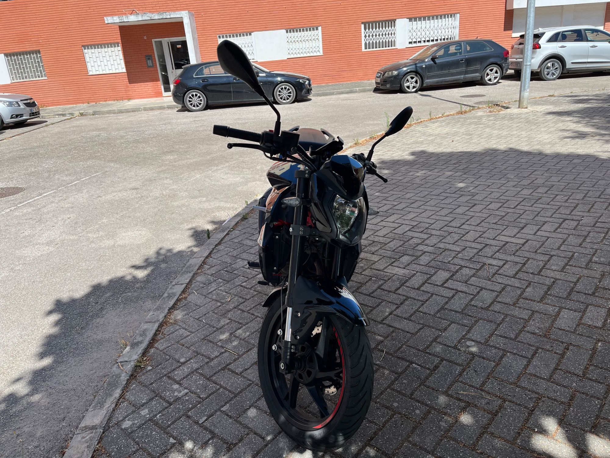 Benelli BN 125, 2023 em otimo estado + suporte pra telemovel
