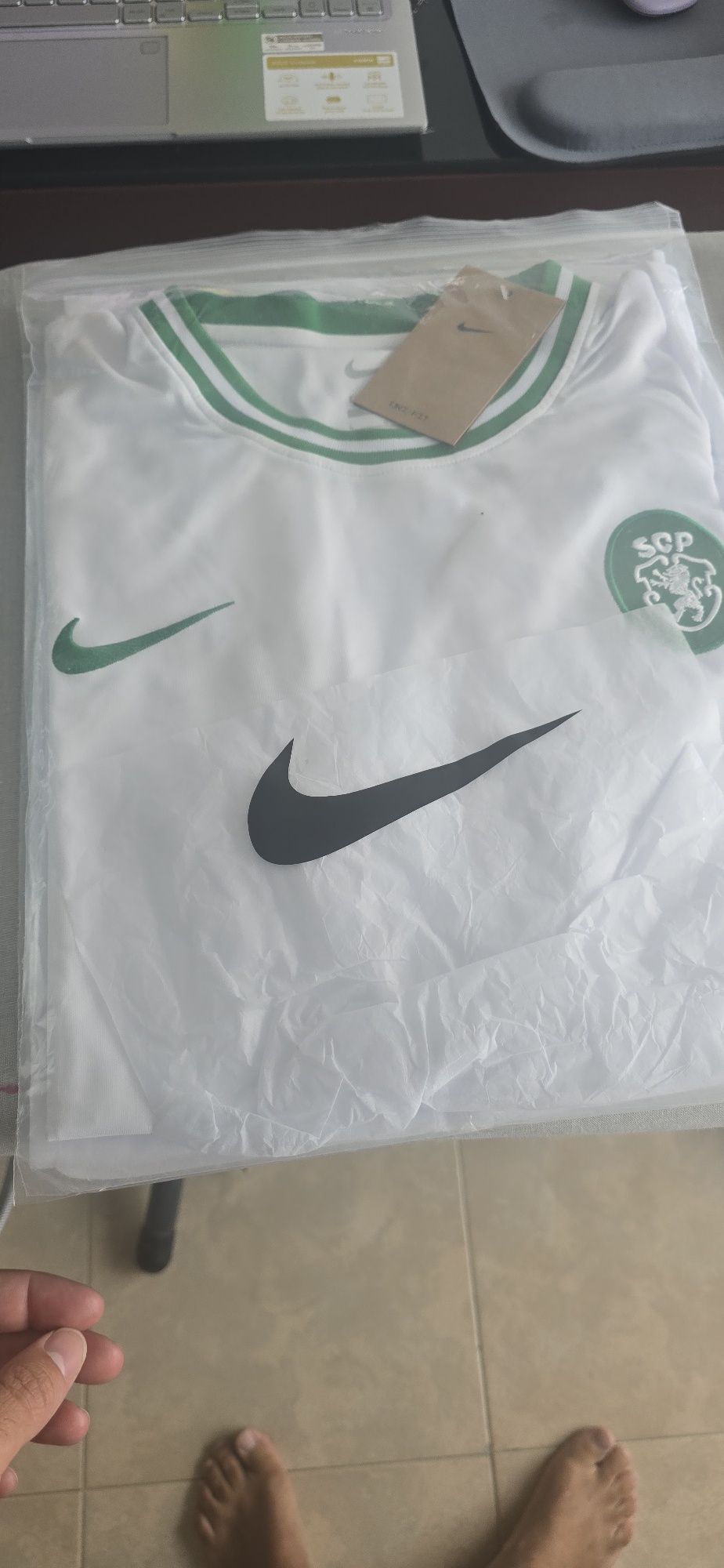 Sporting tshirt simples bordada