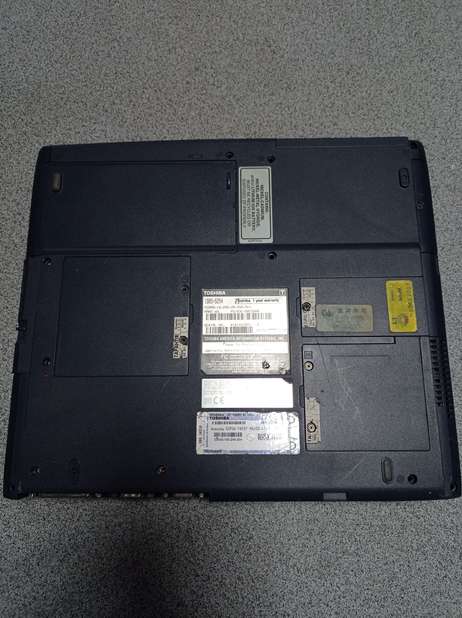 Ноутбук Toshiba Satellite 1805-S254 с наклейкой Windows