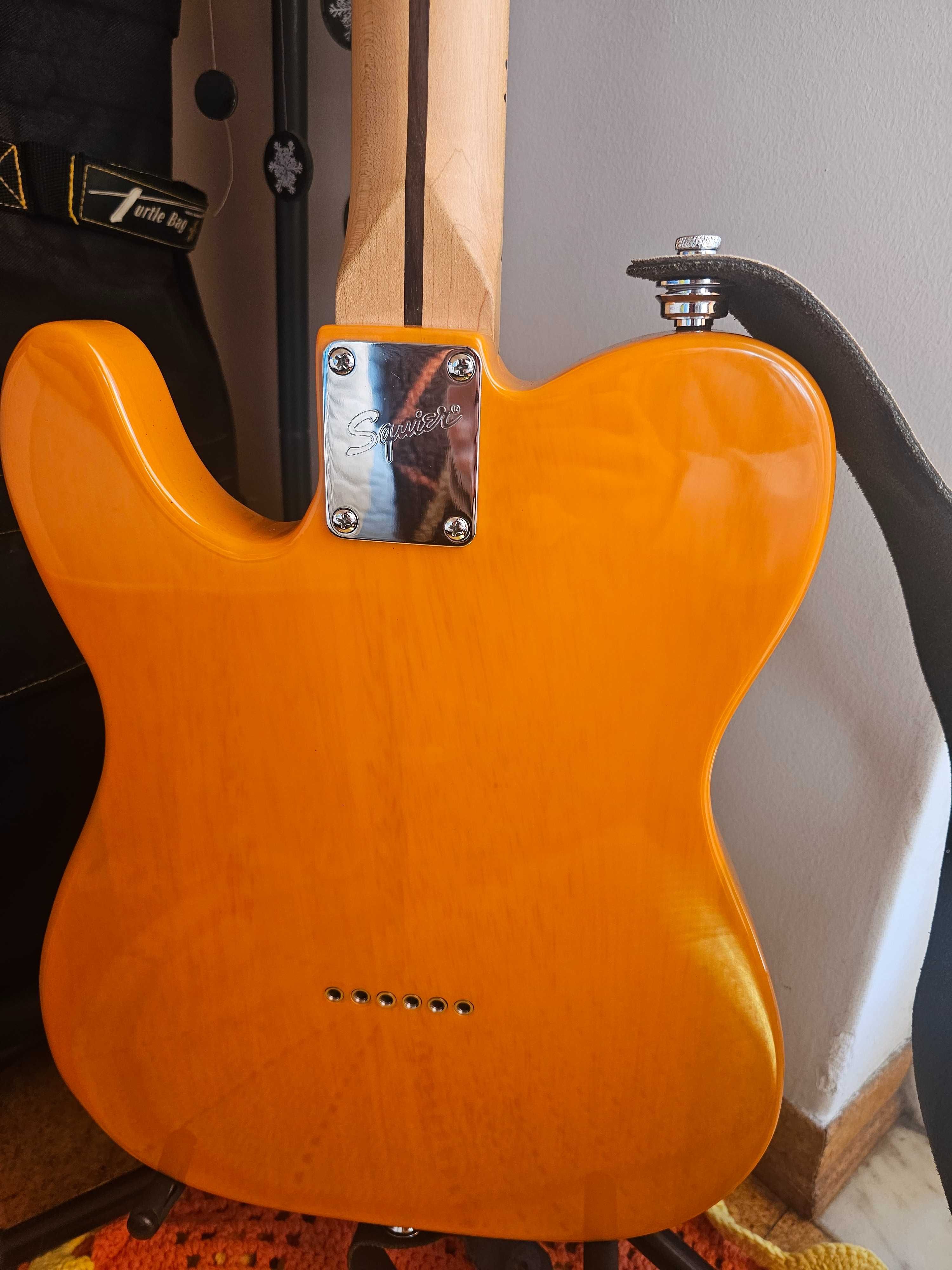 Squier by Fender