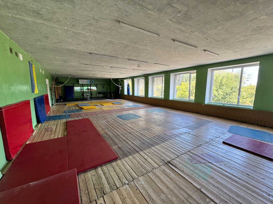 Театральна спортзал 370 кв.м. в/у гарне місце