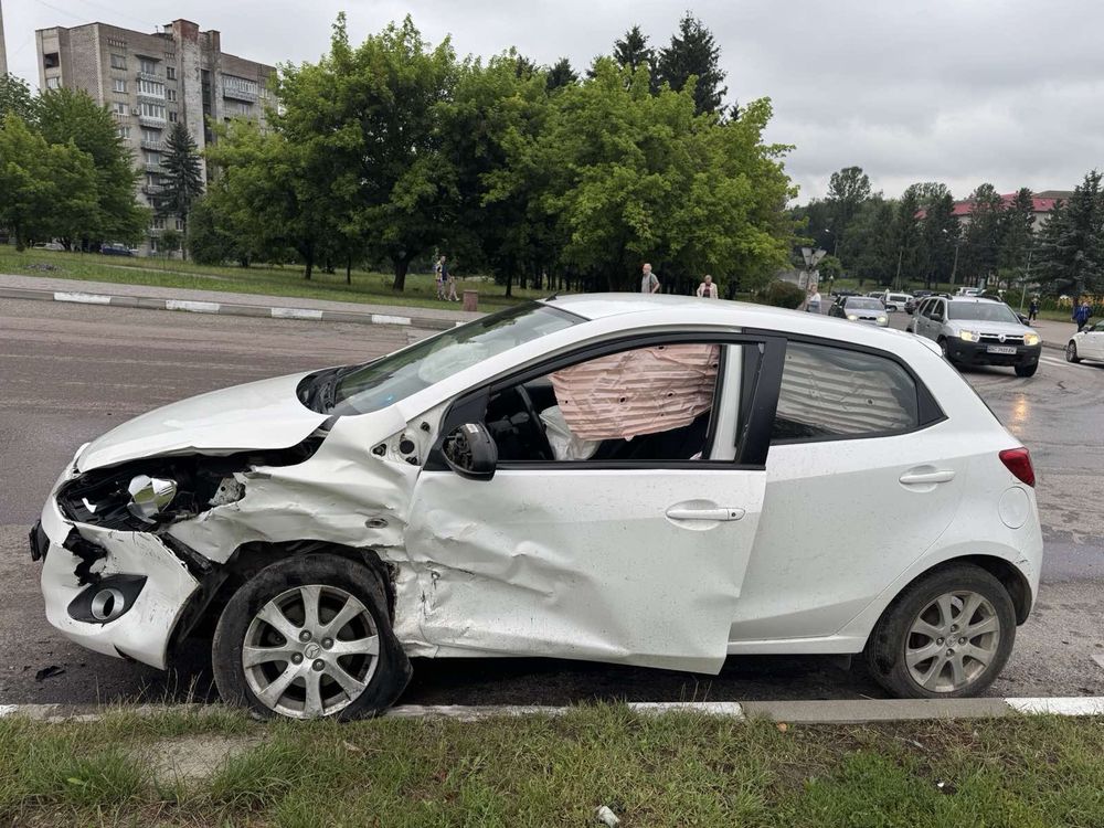 Mazda 2 після дтп