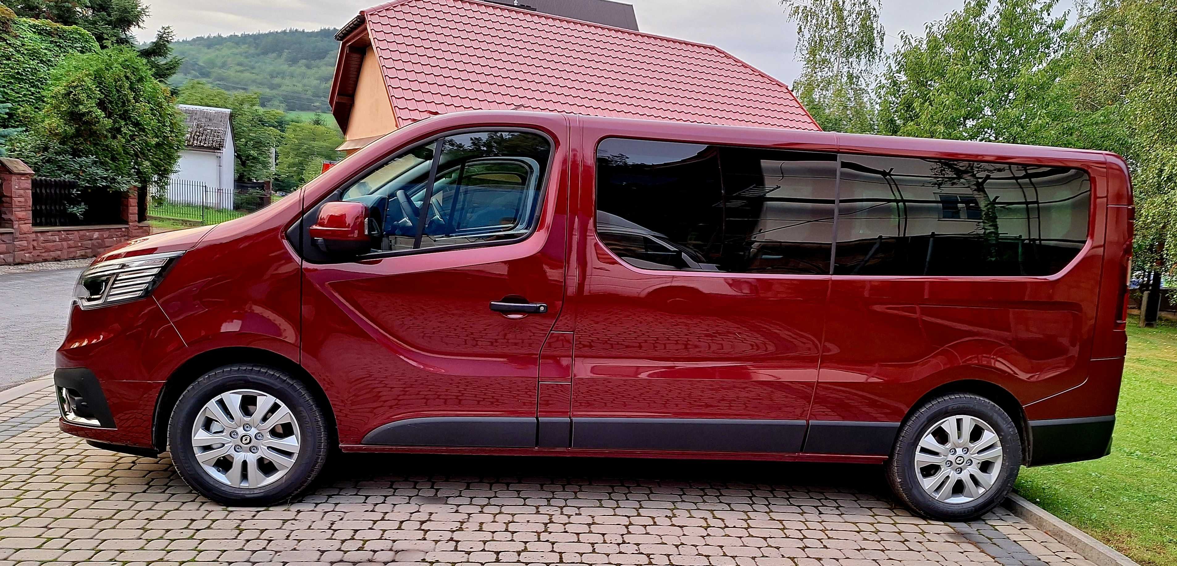 Wynajem busów 9 osobowych NOWY Renault Trafic LONG 2023r HAK