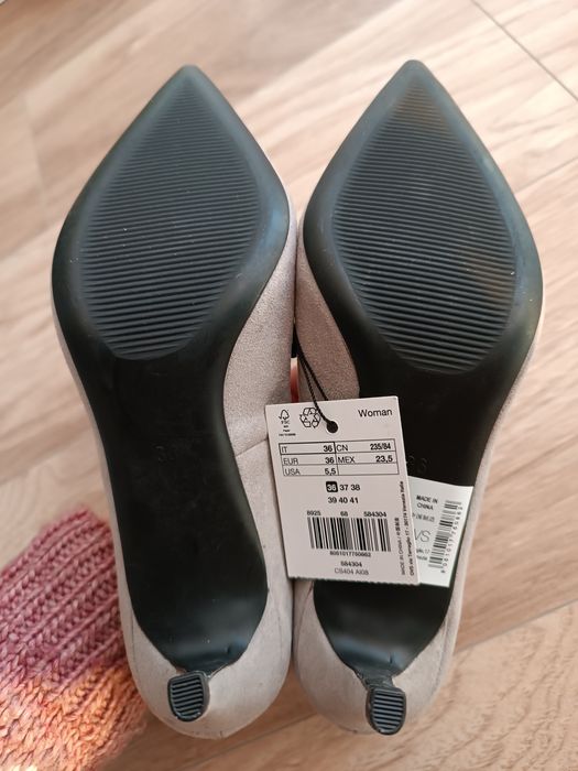 Jasnoszare materiałowe niskie szpilki 36 buty na obcasie nosek w szpic