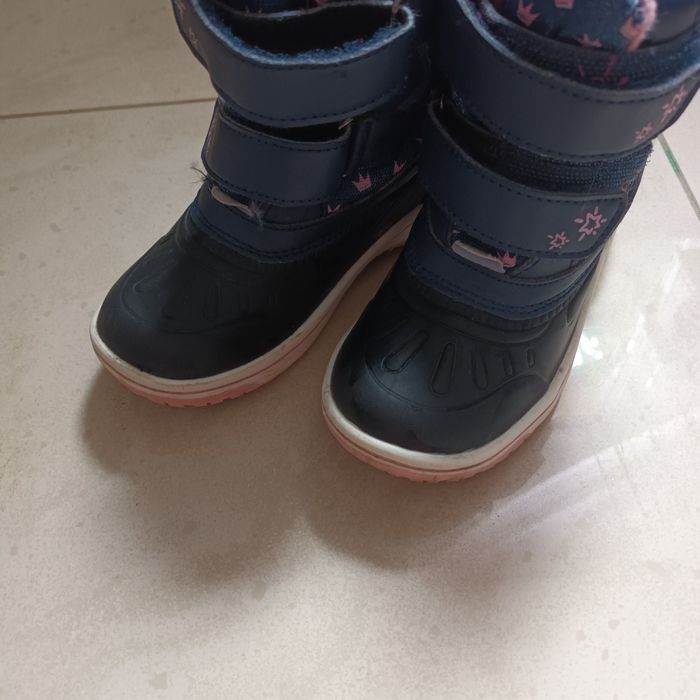 Sprzedam sniegowce w roz 25 dla dziewczynki.