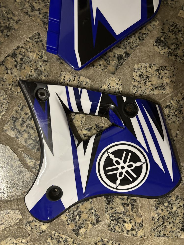 Vendo plasticos DTR 125 com autocolantes azuis