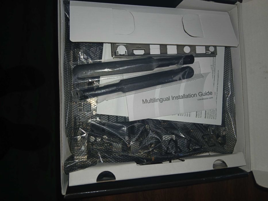 Продам материнскую плату Gigabit b450 DS3H WIFI