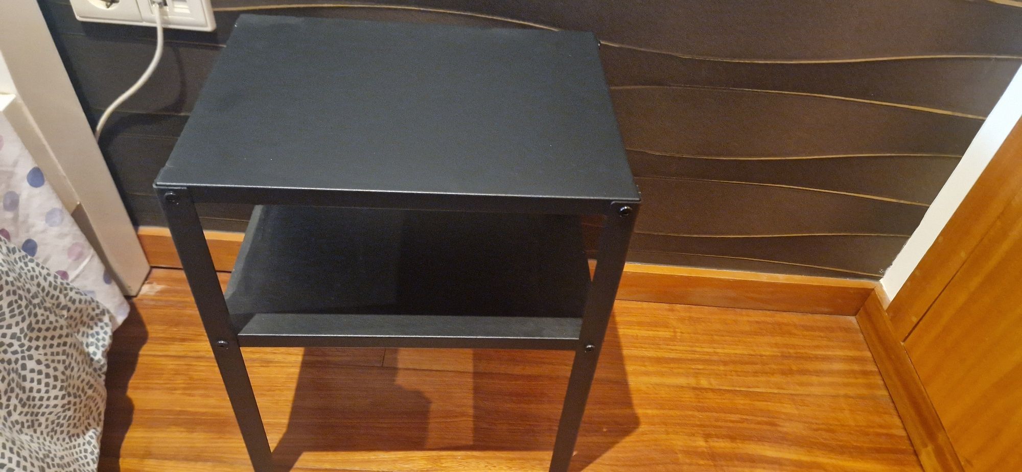 Vendo 1 mesa  de apoio