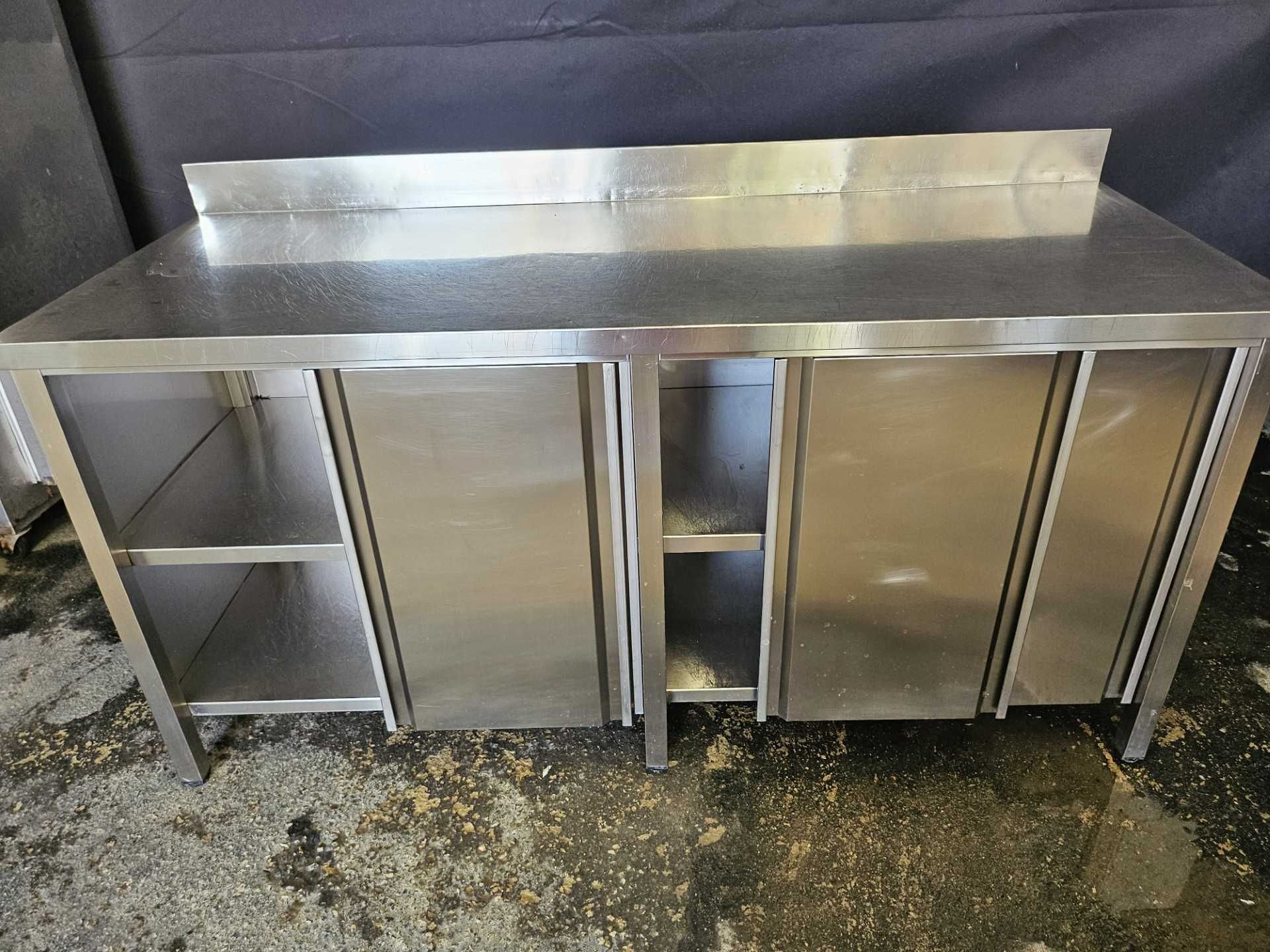 Bancada fechada em inox