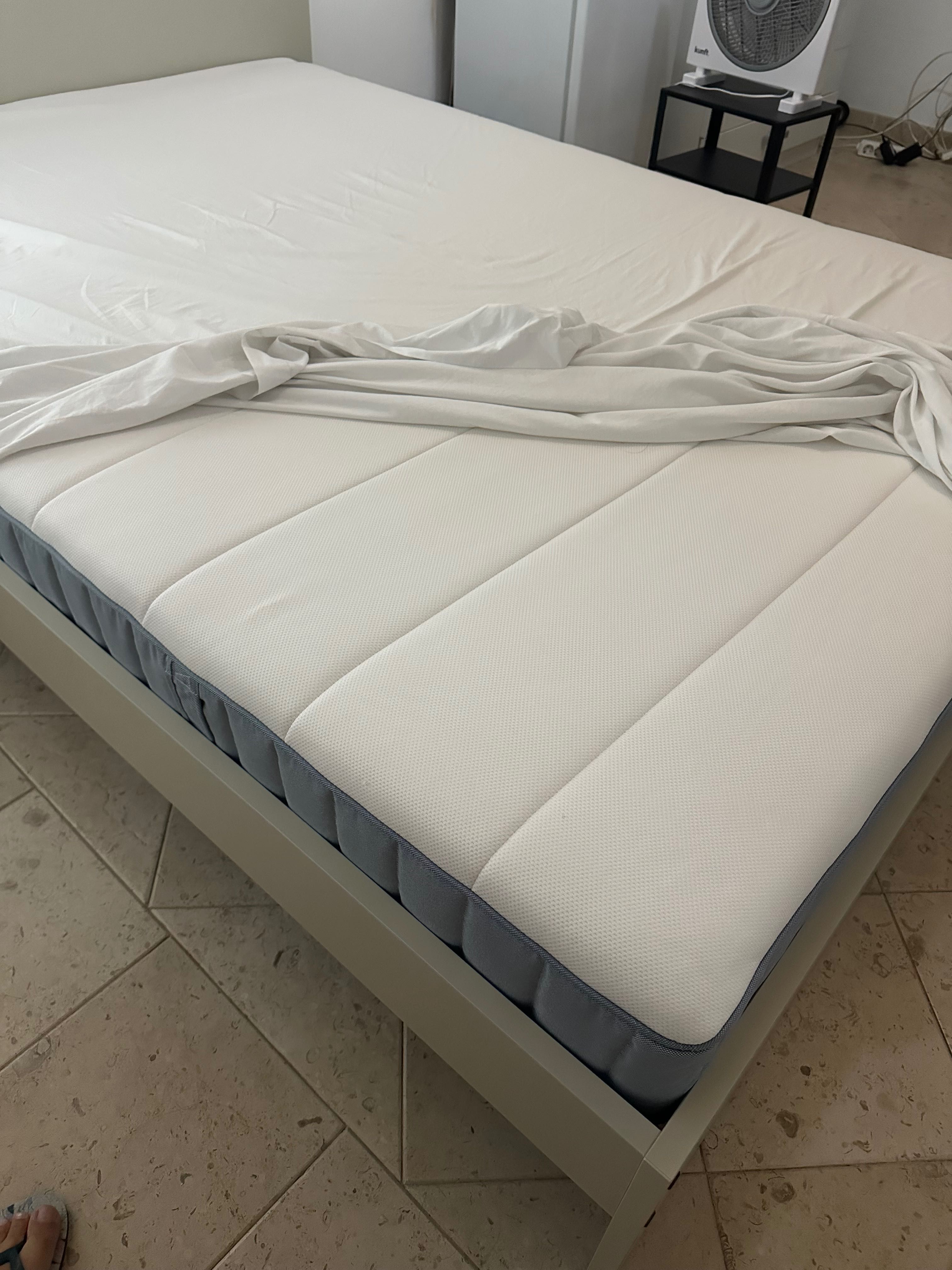 Cama casal com colchão Ikea novos